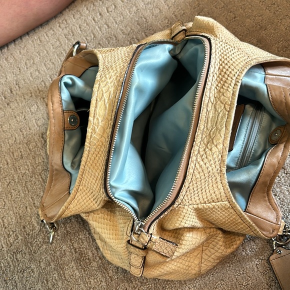 Limited edition coach purse.   Well used - Picture 6 of 8